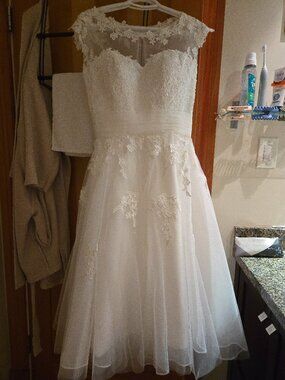 NEVER WORN Wedding Dress - white, short